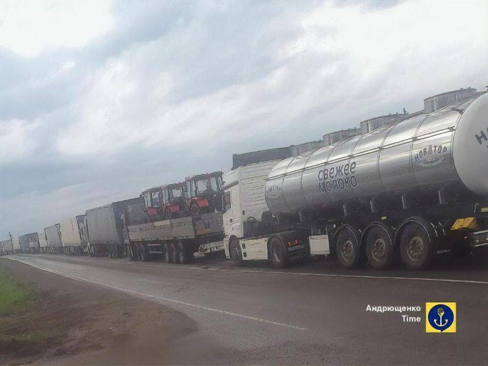 В Донецкой области на границе с РФ образовалась пробка, оккупанты вывозят краденое зерно – Андрющенко