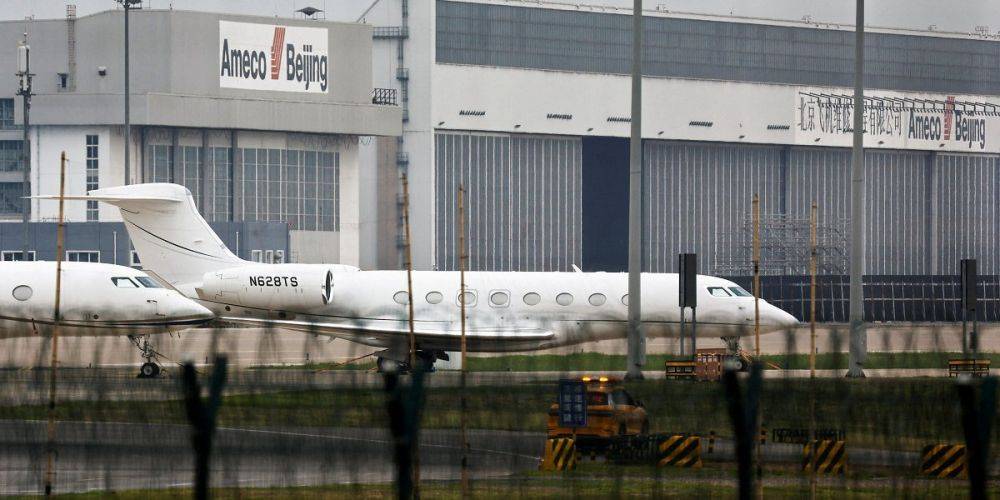 Впервые с пандемии. Частный самолет Маска приземлился в Пекине — Reuters