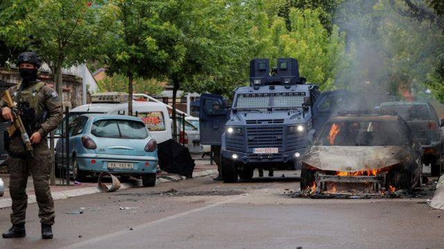 Литва осуждает выпады сербских протестующих против миротворцев НАТО в Косове