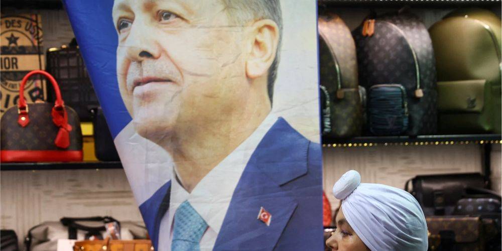 «Иначе будет взрыв в обществе». Как Эрдоган хочет назвать себя «новым Ататюрком» и почему оппозиция не способна оказать ему сопротивление — интервью