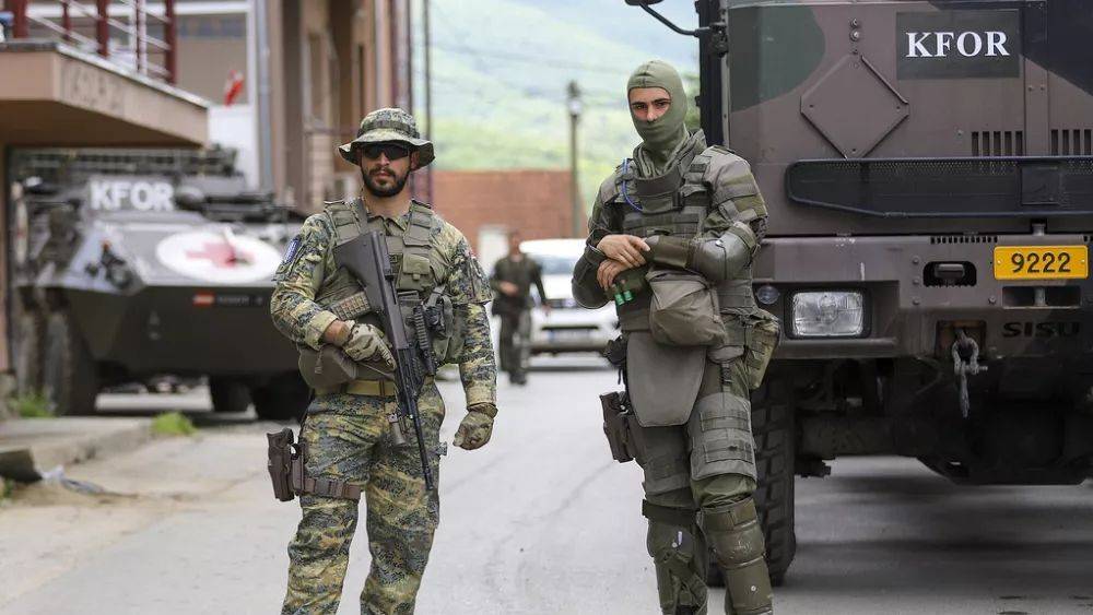 В Косове вновь вспыхнул этнический конфликт, НАТО усиливает миротворческий контингент