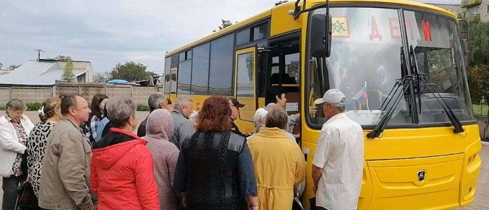 "Горящие туры": Жителей Лисичанска организованно вывозят в Северодонецк для получения российского паспорта