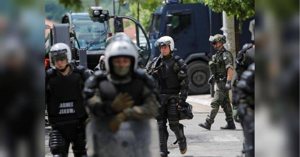 Напряжение возрастает: НАТО отправляет в Косово батальон миротворцев