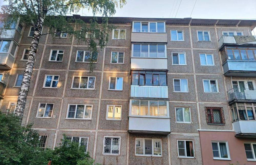 В Твери из окна квартиры выпал 3-летний ребенок