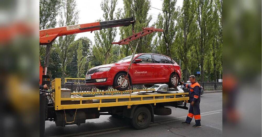 В Украине собираются отменить эвакуацию неправильно припаркованных автомобилей: закон уже в Раде