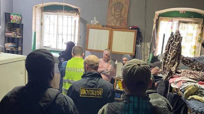 В Киеве заключенные продавали несуществующие генераторы, выдавая себя за вояк в "горячих точках"