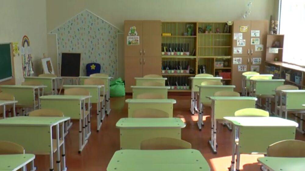 Школы в Украине переведут на дистанционку: названы даты и с чем это связано