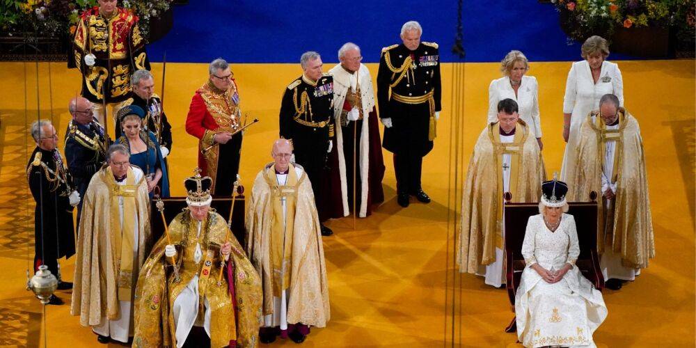 «Счастливое совпадение». На коронации Чарльза ІІІ заметили ковер в цветах украинского флага — в Букингемском дворце прокомментировали