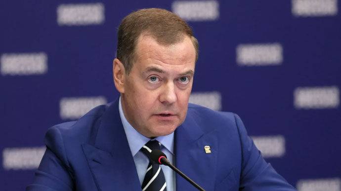 Медведев намекнул, что подозреваемые в подрыве авто Прилепина могут умереть в заключении
