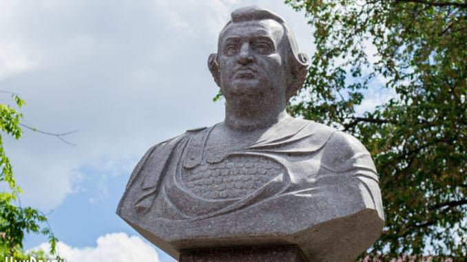 В Николаеве был демонтирован памятник Потемкину