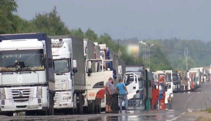 Пять тысяч машин оказались в ловушке: что сейчас происходит на украинско-польской границе
