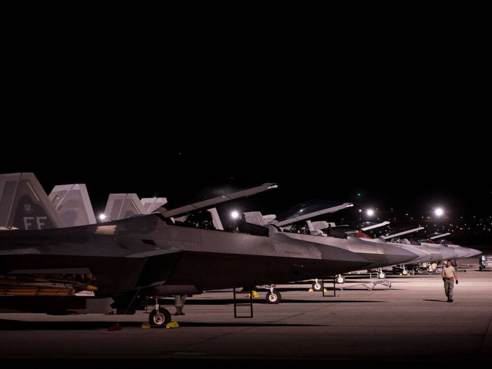 США разместили истребители F-22 Raptor в Эстонии "для сдерживания агрессии"