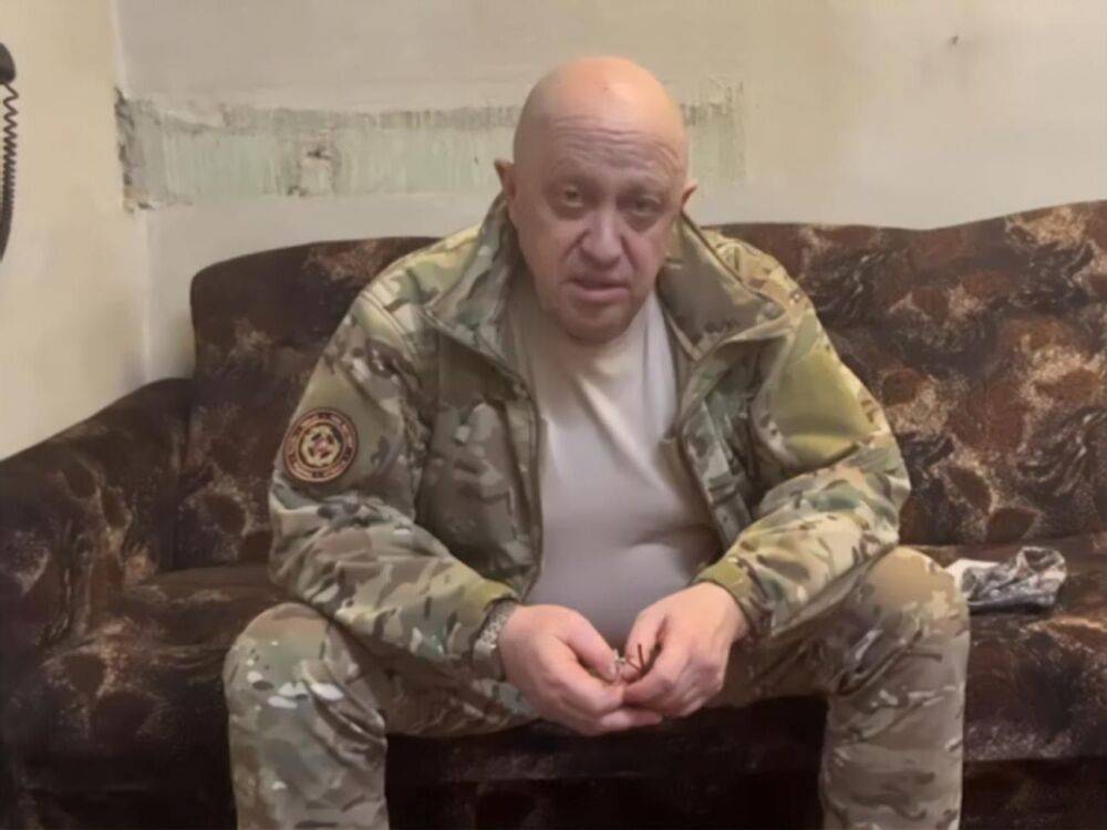 Пригожин заявляет, что за уход из Бахмута "Вагнеру" угрожают госизменой, а другое подразделение армии РФ "драпануло"