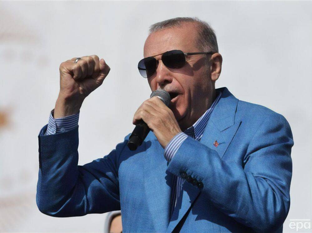 Эрдоган за пять дней до выборов президента Турции повысил зарплаты госслужащим на 45% и другие выплаты