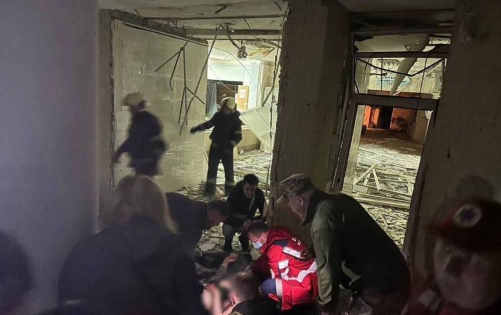 Ночной ракетный удар по Києву: есть жертвы и разрушения в результате падения обломков ракет