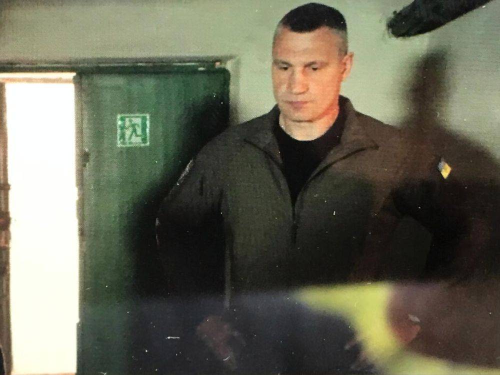 Кличко заявил, что ответственность за укрытия несут главы районных администраций, и анонсировал ночные проверки полиции