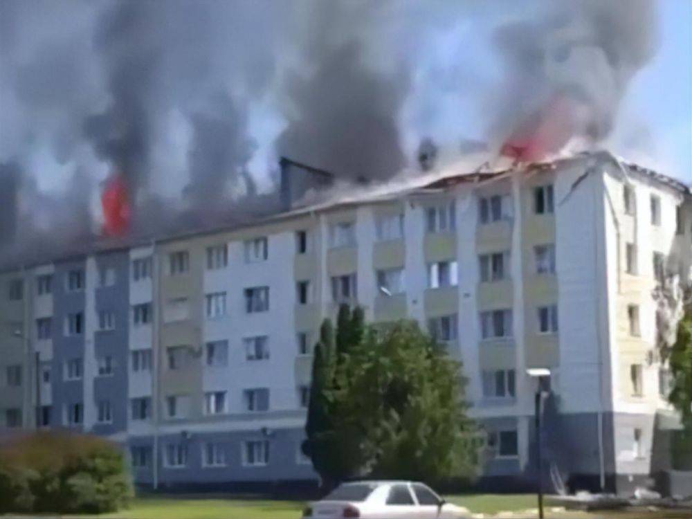 У российского Шебекино продолжаются бои, горит здание у местной администрации. Российские добробаты отчитались об успешных атаках по позициям РФ