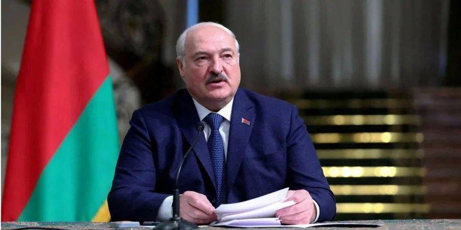Лукашенко сожалеет, что РФ и Беларусь не «решили вопрос», когда у Украины не было армии