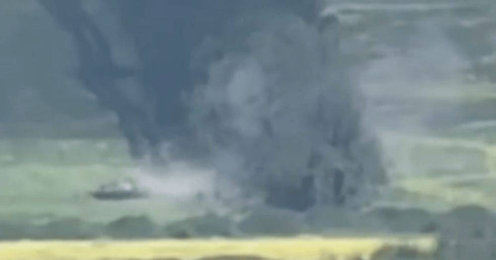Задействовали гаубицу Д-30 и миномет: "росомахи" точным ударом уничтожили вражескую БМП (видео)