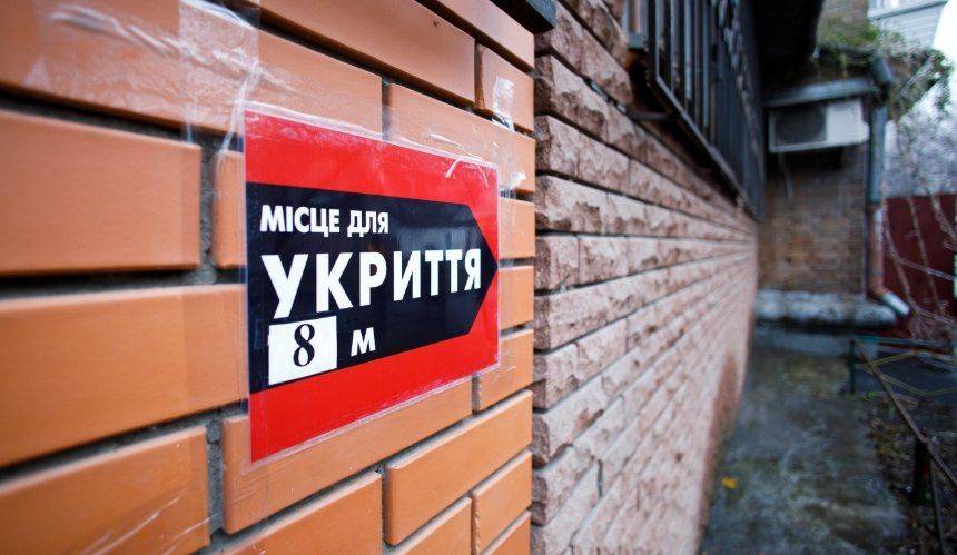 В Киеве не пускают в укрытие – что угрожает владельцам укрытий, не пускающих людей