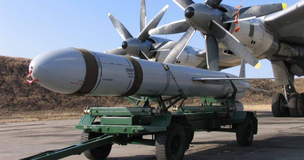 Обстрел Украины: россияне запустили ракеты, предназначенные для ядерного заряда, — Игнат