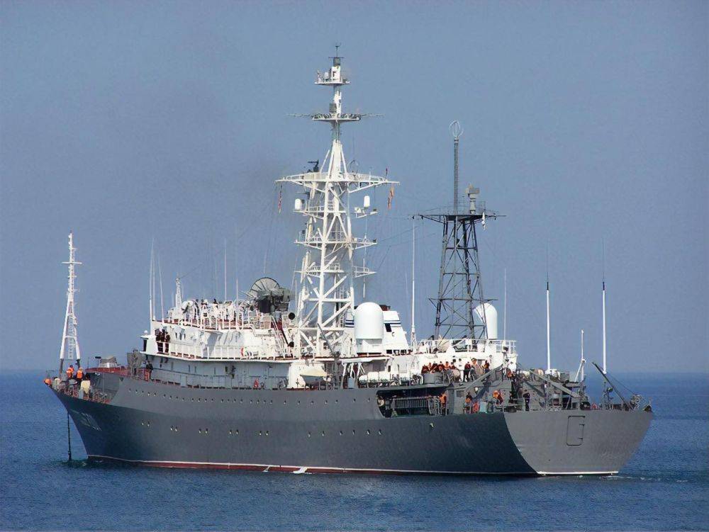 Минобороны РФ сообщило о якобы уничтожении шести безэкипажных катеров, атаковавших разведывательный корабль Черноморского флота. Фото, видео