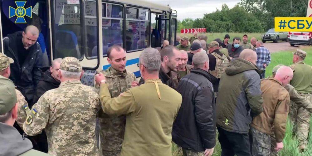 СБУ показала видео возвращения домой украинских пленных