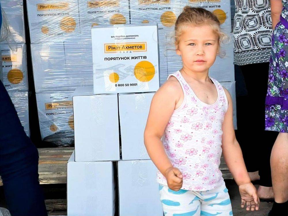 В пострадавшей от последствий взрыва Каховской ГЭС Новоалександровской общине началась выдача гуманитарной помощи от Фонда Рината Ахметова