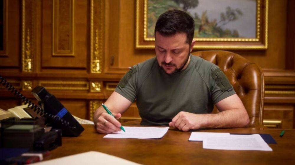 Зеленский подписал закон о переносе Дня победы на 8 мая