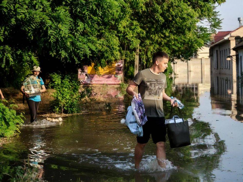 В Голой Пристани оккупанты берут взятки за эвакуацию и рвут украинские документы местных жителей – Генштаб ВСУ