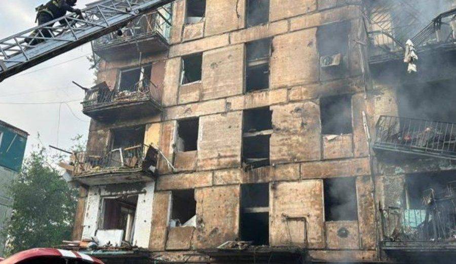 Россия нанесла ракетный удар по Кривому Рогу. Разрушен пятиэтажный жилой дом, 6 погибших, более 20 раненых