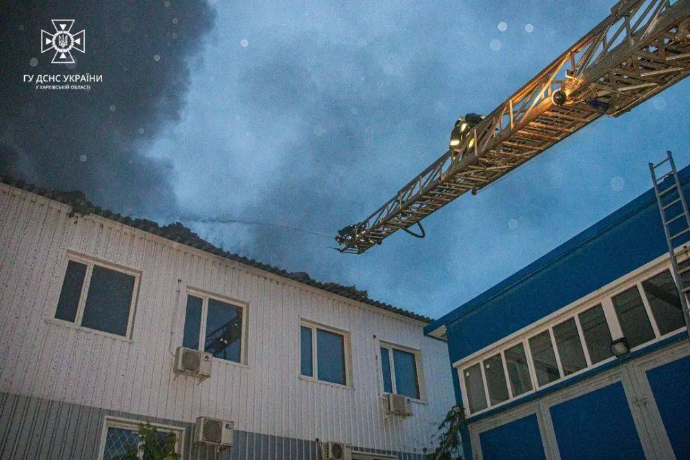 РФ атаковала «Шахедами» Харьков: более 80 спасателей тушили масштабный пожар