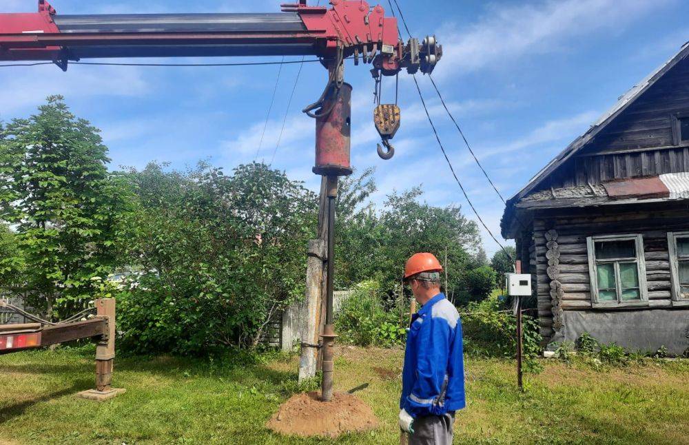 Новое техническое решение энергетиков повысило качество электроснабжения в деревне Новинки