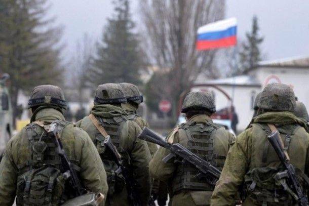 "Не чувствуют особого оптимизма": Россияне собираются бежать с оккупированных территорий, уничтожая все