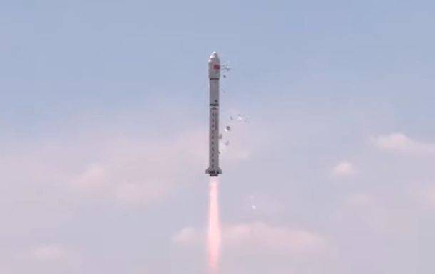 Китай запустил в космос ракету с 41 спутником