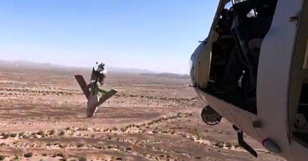 Уничтожат любой танк: ударные дроны Hero-120 научились запускать с вертолетов
