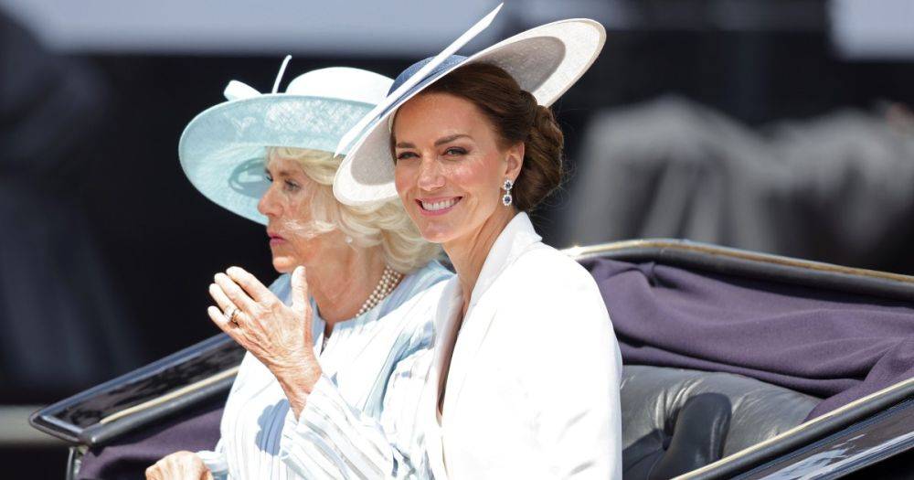 Кейт Миддлтон и королева Камилла: кто отвечает за образы самых стильных женщин королевской семьи