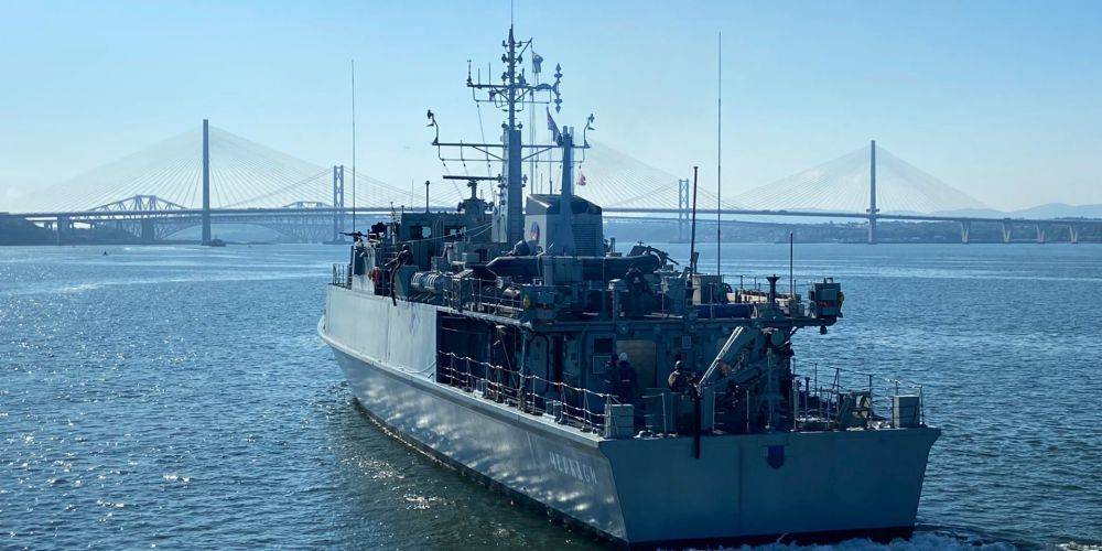 Тральщики Чернигов и Черкассы для ВМС Украины вышли из порта в Шотландии — видео