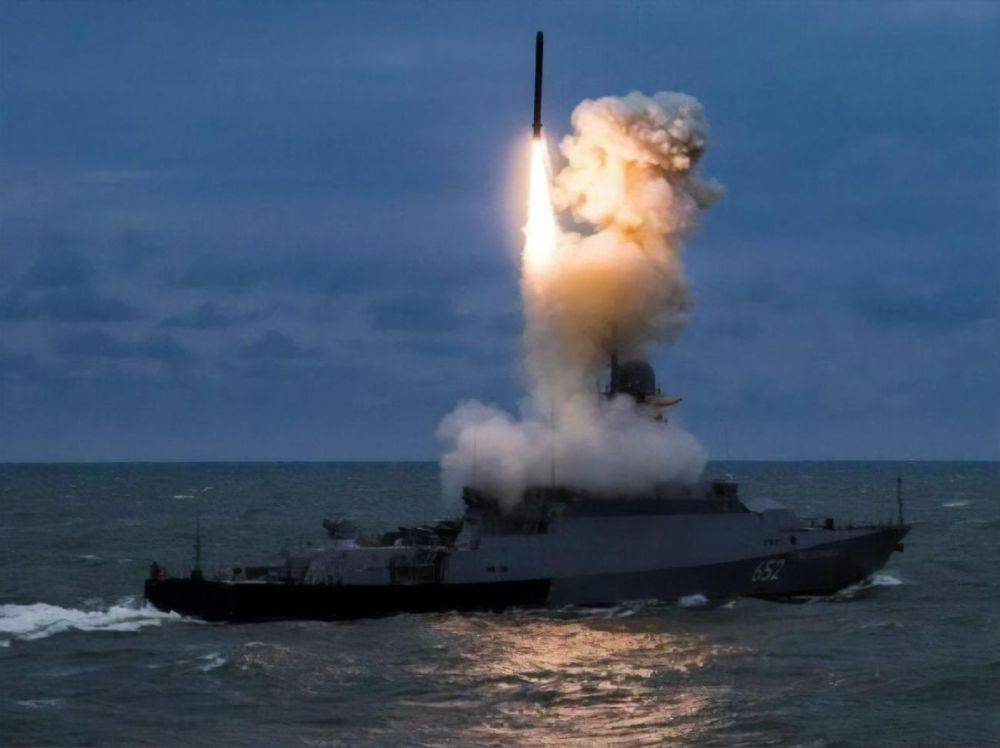Россия вывела в Черное и Азовское море 8 кораблей, среди них есть ракетоносители – ОК "Юг"