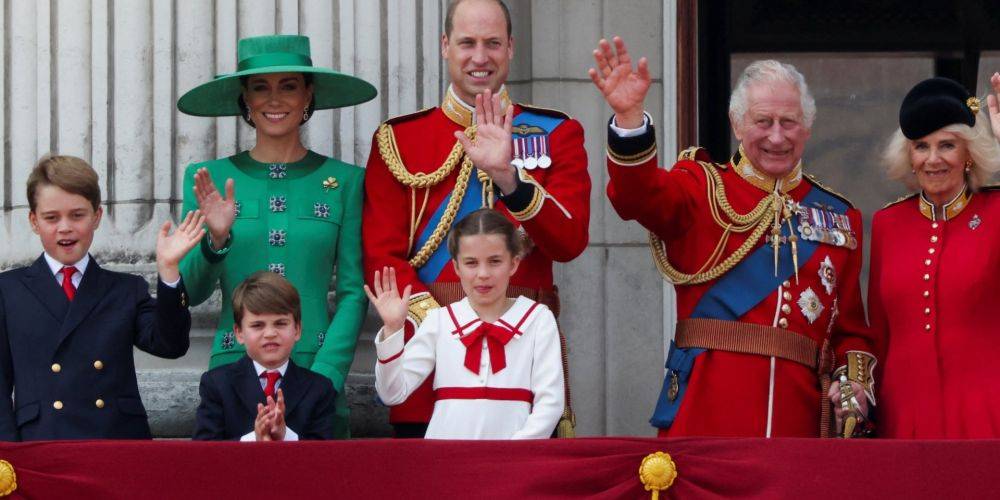 «Дерзко отсалютовал толпе». Эксперт проанализировала поведение принца Луи на балконе Букингемского двора во время парада Trooping the Color