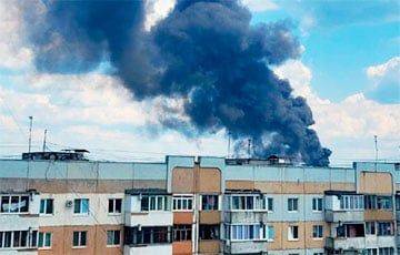 В российском Брянске мощный пожар: горит военный госпиталь