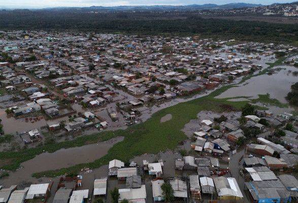 Из-за циклона в Бразилии погибли более десяти человек