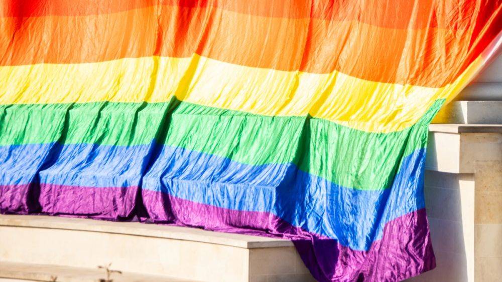 За показ ЛГБТ-отношений в России завели уже 33 дела