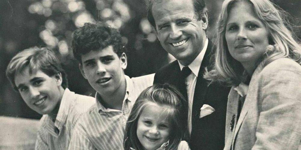 Поздравила с Днем отца. Джилл Байден поделилась архивным фото мужа с детьми