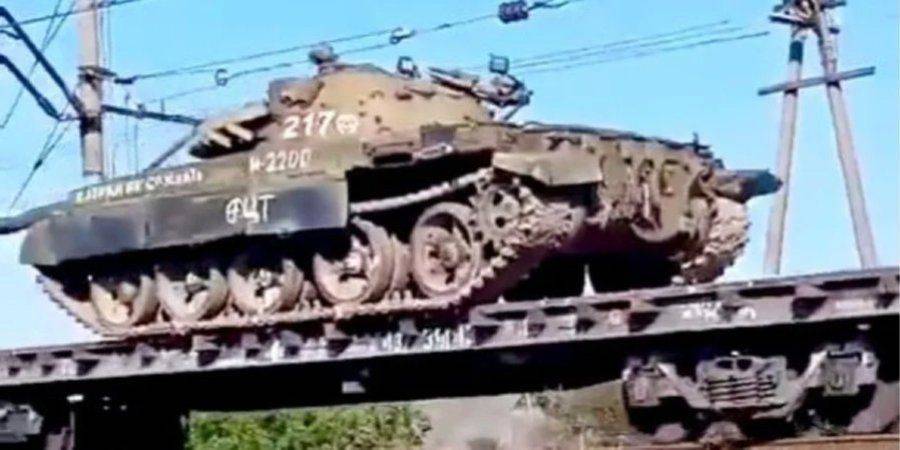 «Привет из 60-х». Защитники Украины уничтожили российский танк Т-62 на одном из направлений — Череватый