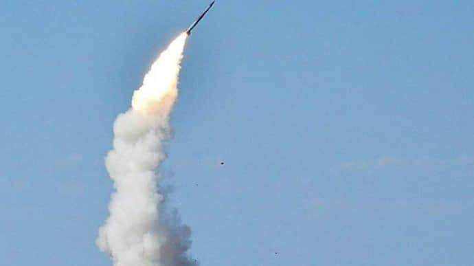 Воздушники предупредили о ракетной опасности на юге Украины