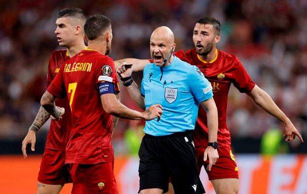 Фанаты Ромы напали на судью финала Лиги Европы