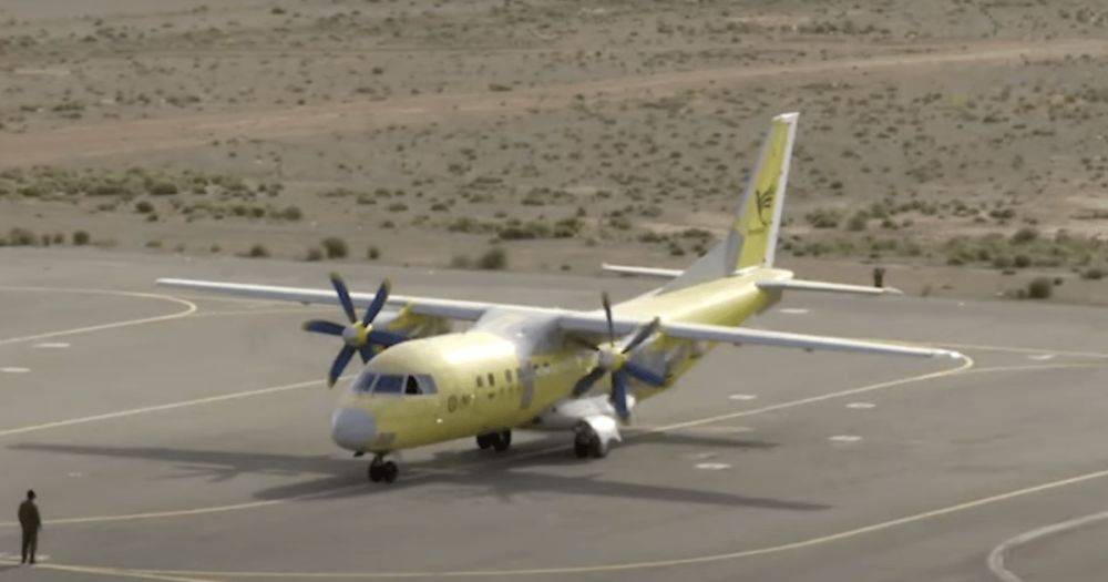Иран представил "новый" самолет Simorgh: украденная копия украинского Ан-140, – СМИ