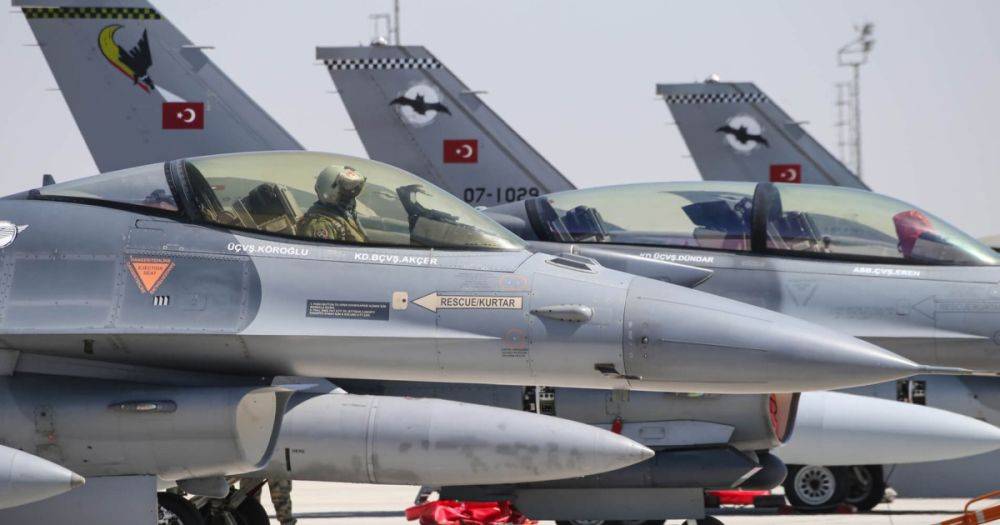 Не только F-16: у Зеленского назвали страны, которые войдут в "коалицию истребителей"