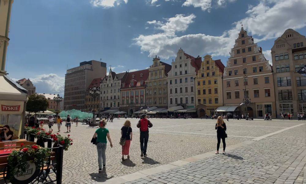 Уже летом детей отправят на отдых в Польшу: какие документы и куда нужно подать
